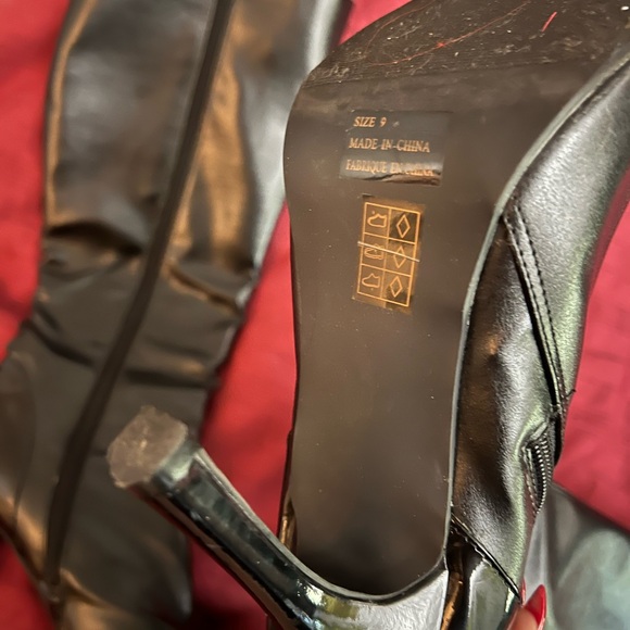 Black knee high boots with button detailing Steampunk - Picture 6 of 6